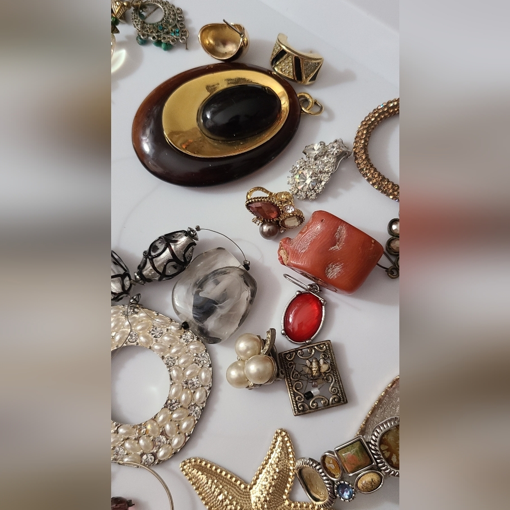 Craft Jewelry Lot Beads Bits Baubles Estate TONS Great pieces Pendants Charms - Picture 13 of 16